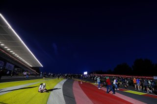 Fans night track walk | SRO/JEP