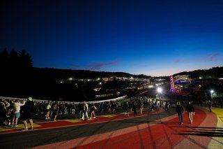 Fans night track walk | SRO/JEP