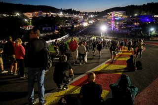 Fans night track walk | SRO/JEP