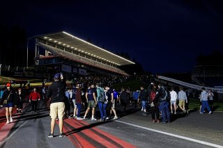Fans night track walk | SRO/JEP