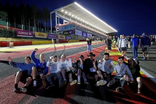 Fans night track walk | SRO/JEP