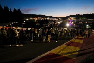 Fans night track walk | SRO/JEP