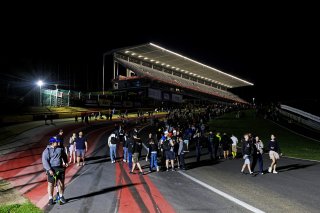 Fans night track walk | SRO/JEP