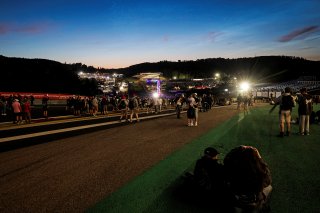 Fans night track walk | SRO/JEP